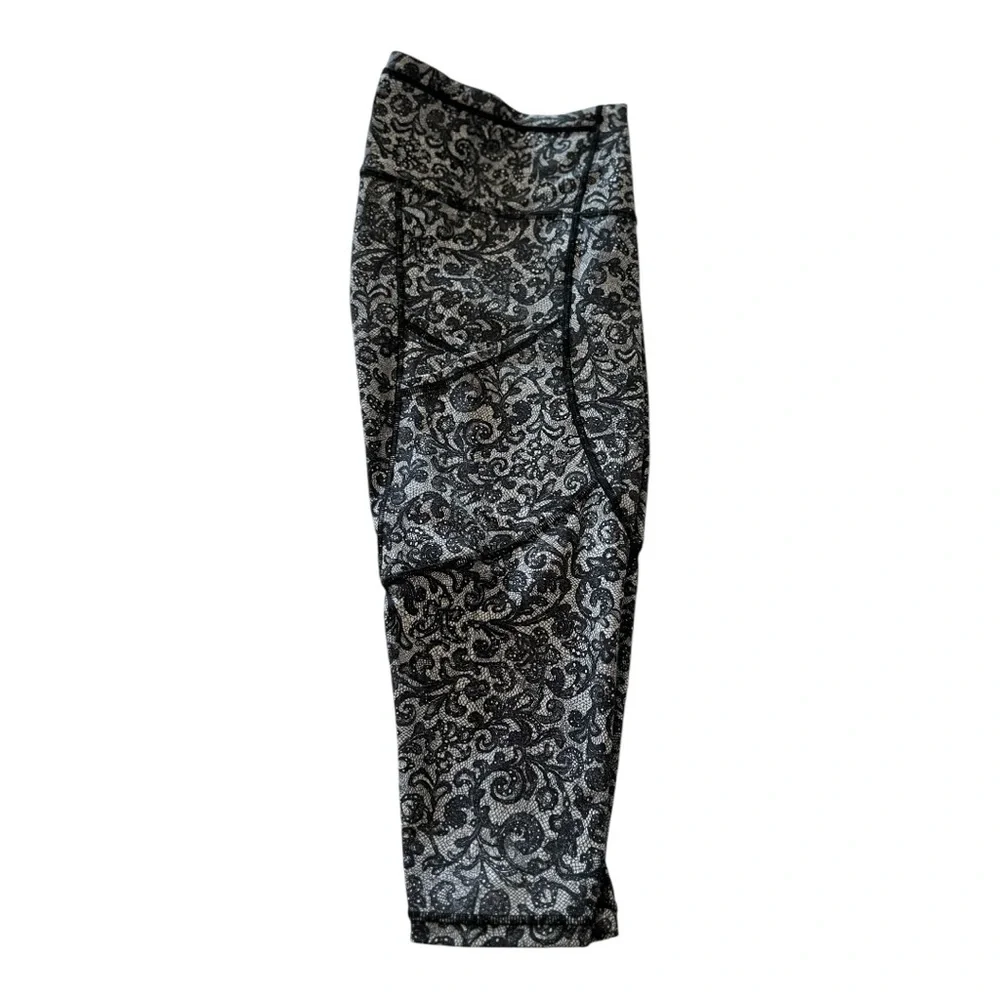 Lululemon Outrun 17" Crop Mini Cinder Lace pattern - Picture 12 of 16